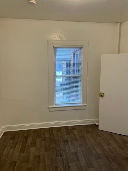 Building Photo - 44 N Bond St