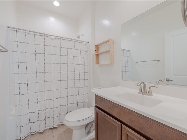 Building Photo - 3 Bedroom 2 Bathroom With Den      SOLAR P...