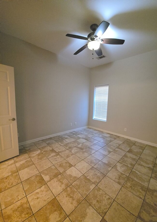 Building Photo - Sophisticated 2-Bedroom Retreat Featuring Soaring Ceilings & Modern Comforts