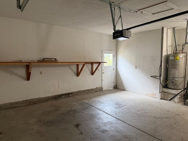 Building Photo - 2 Bedroom 2 Bath One Story Senior Community Vacaville *Star Rentals