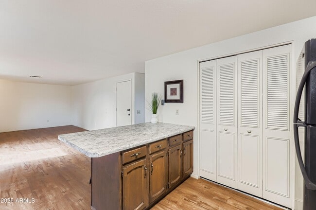 Building Photo - 1619 W El Alba Way