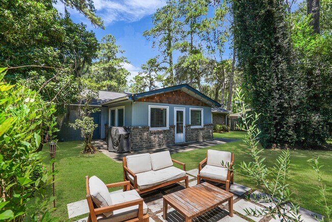 Building Photo - Fully Furnished Home in the Heart of Southside Savannah!
