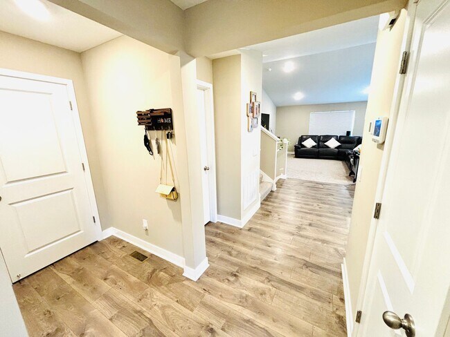 Building Photo - Amazing updated 4 bed house in Lakeville!