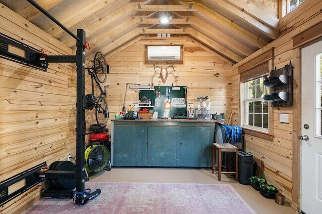 Building Photo - 4905 Duval St