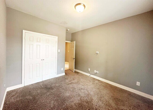 Building Photo - 7638 Bronze Trail Dr