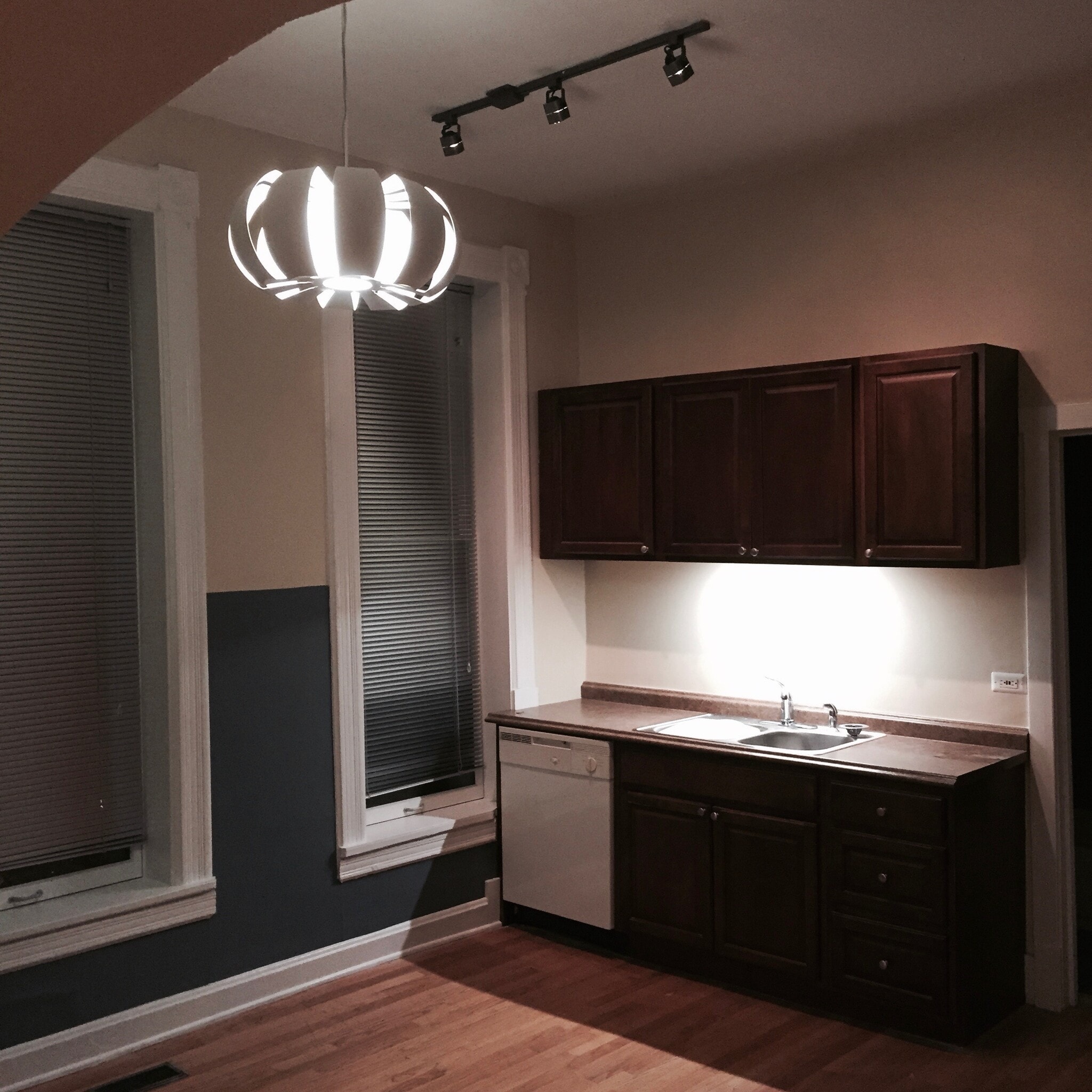 Building Photo - 1255 N Damen Ave