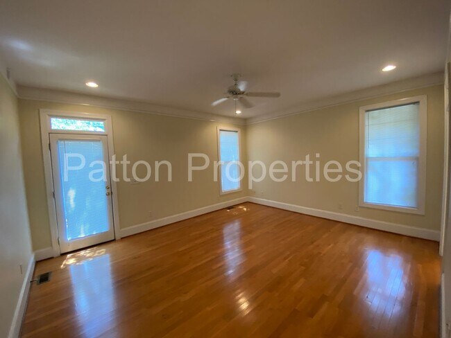 Building Photo - 323 S Pickens St