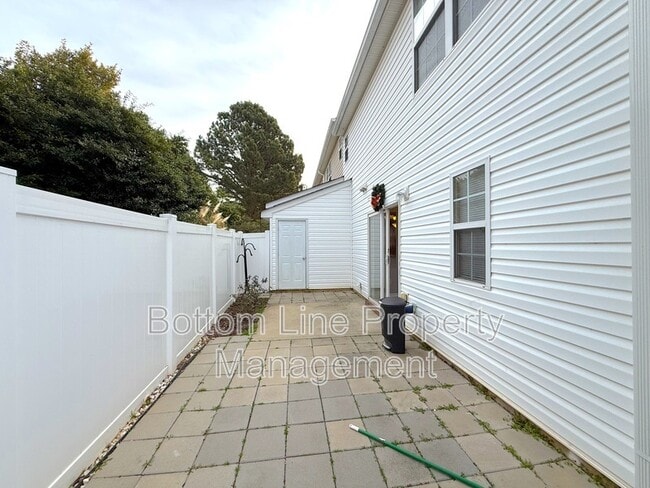 Building Photo - 224 Primrose Walk