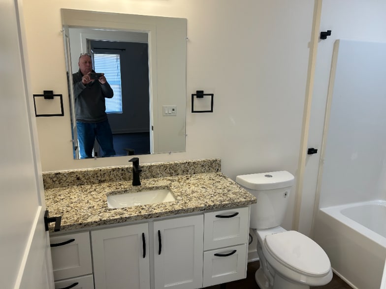 Building Photo - 144 N Coolwell Rd