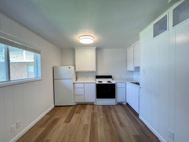 Building Photo - Spartanly Furnished Apartment 5 Miles to S...