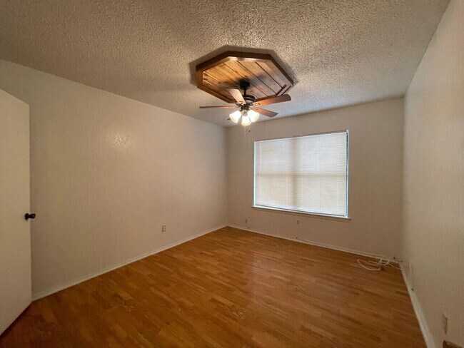 Building Photo - 7401 Avenue X