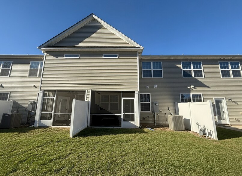 Building Photo - 14013 Castle Nook Dr