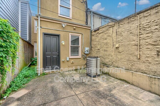 Building Photo - 2102 E Biddle St