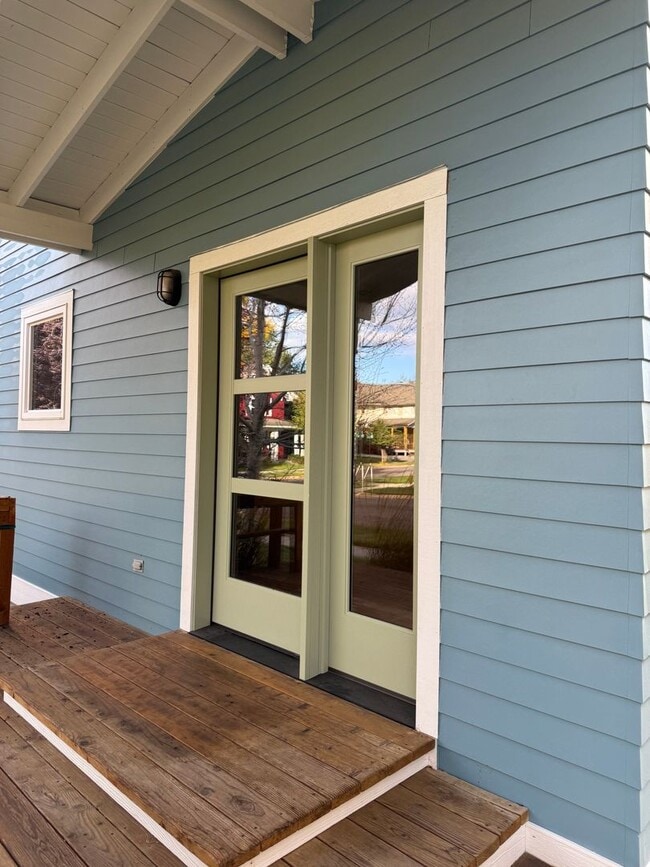 Building Photo - A Lovely Westside Single Family Home in the Desirable Valley West Subdivision