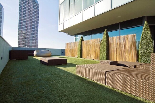Building Photo - 1600 Post Oak Blvd