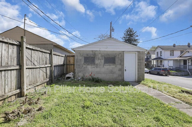Building Photo - 522 Ryan Ave