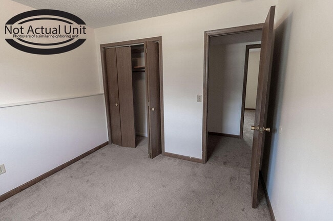 Building Photo - 420 NE Park Ln