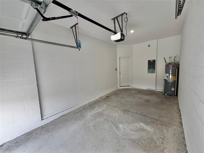 Building Photo - 2634 Armstrong Ave