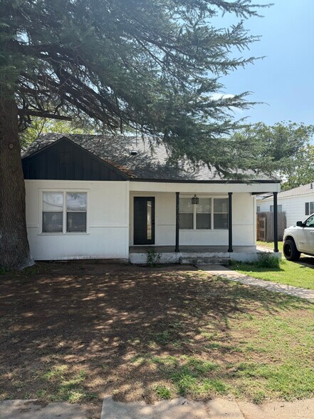 Primary Photo - 2103 22nd St