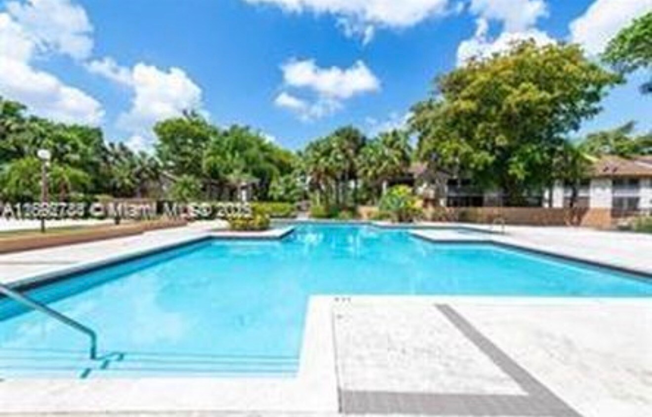 Building Photo - 9436 SW 140th Ct