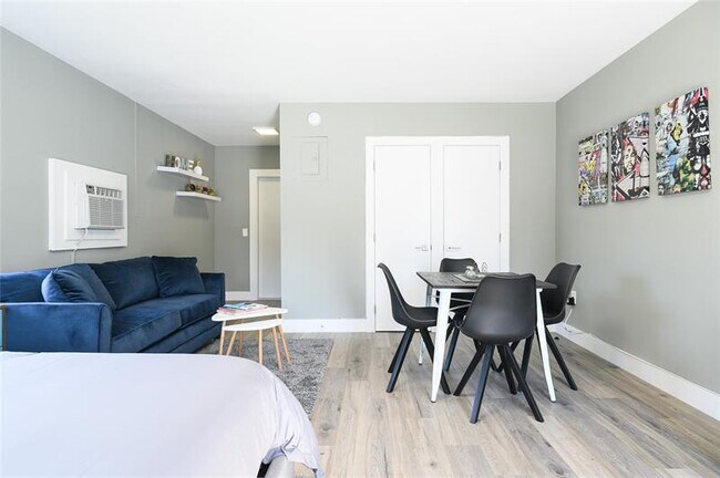 Building Photo - 1020 N Victoria Park Rd