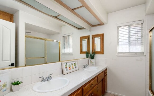 Building Photo - 13019 Queen Palm Ct