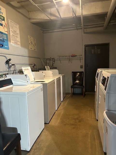 2 laundries in bldg - 900 SW 84th Ave
