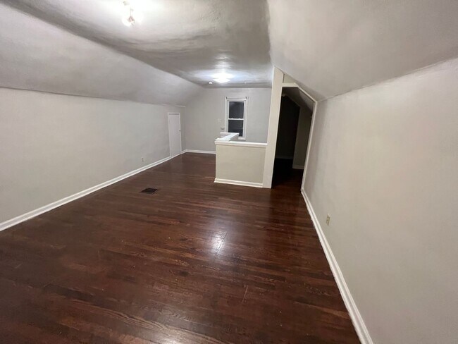 Building Photo - 16053 Lappin St