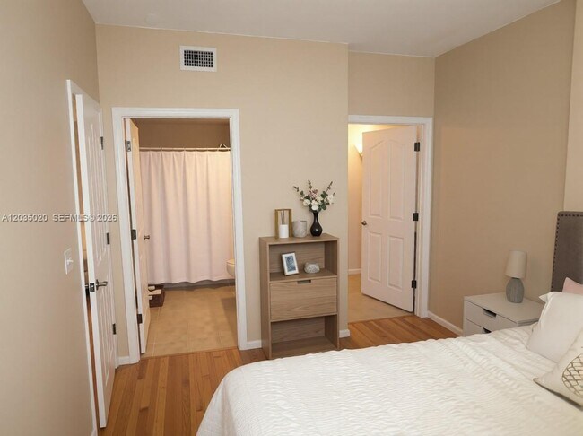 Building Photo - 175 Galicia Way