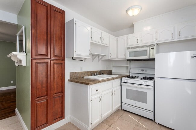Building Photo - Remodeled 2 bed, 2 bath unit in Midtown