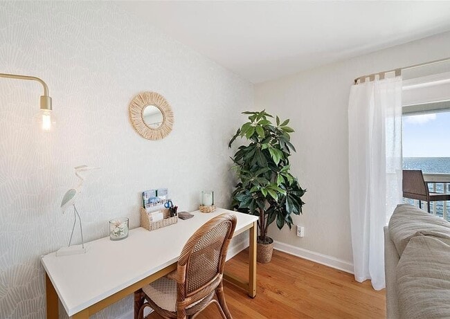 Building Photo - 5102 Coquina Key Dr SE