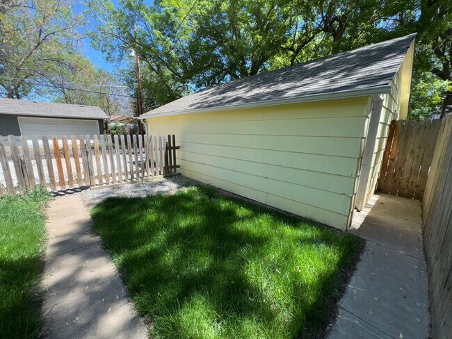 Building Photo - Great Duplex Unit near Downtown Loveland