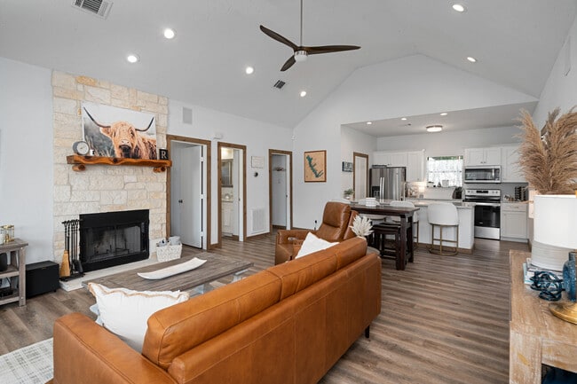 Building Photo - 120 Excalibur Cir