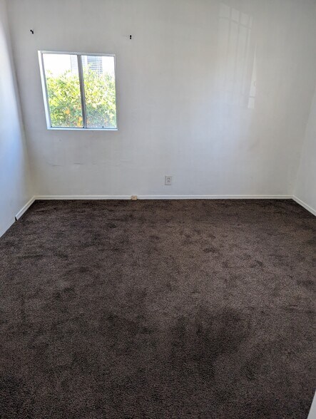 Building Photo - 642 W 103rd St