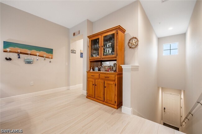 Building Photo - 2555 Seychelles Dr