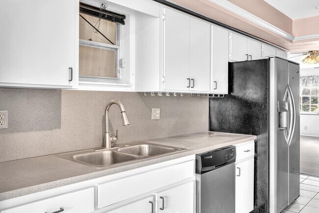 Building Photo - 5551 SW 57th St