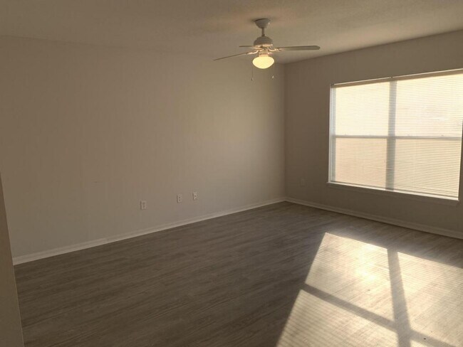 Building Photo - 2869 Club Cortile Circle