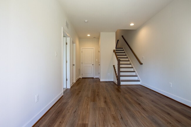 Building Photo - 5227 Ridgeview Retreat Dr