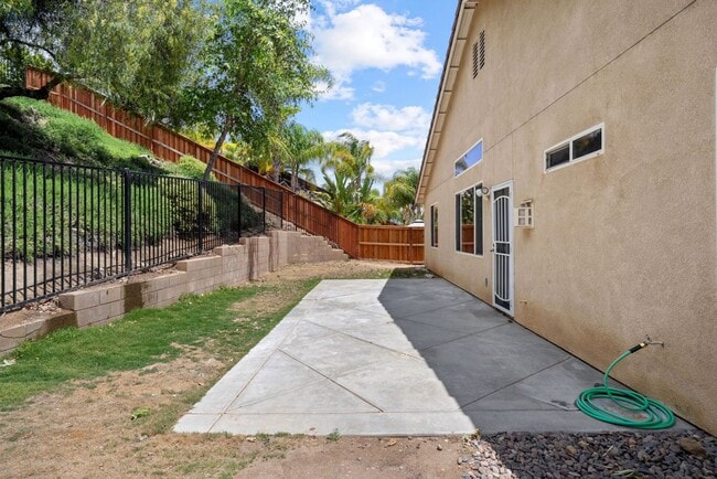 Building Photo - 24898 Sunset Vista Ave