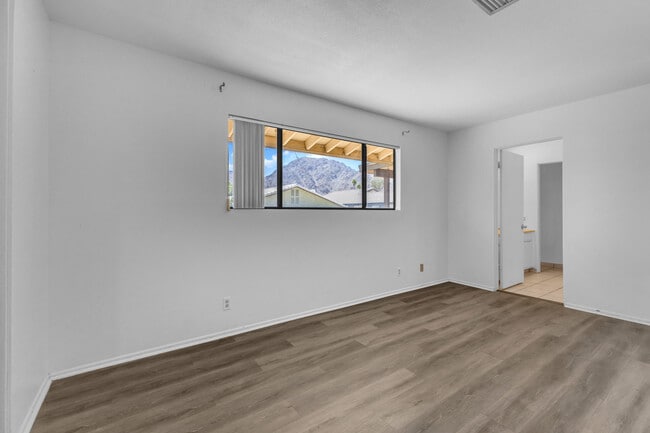 Building Photo - 53780 Avenida Diaz