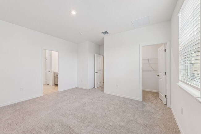 Building Photo - Brand New Construction 4b/3ba Home in Debary