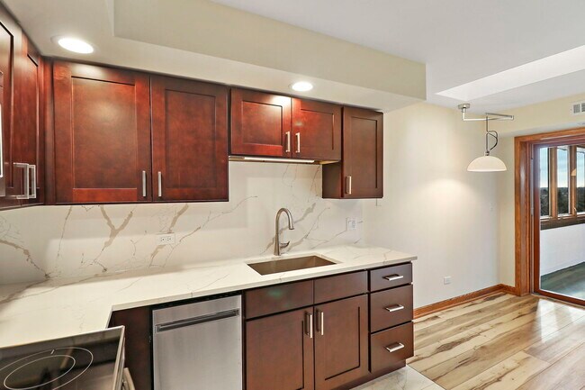 Building Photo - 150 Red Top Dr