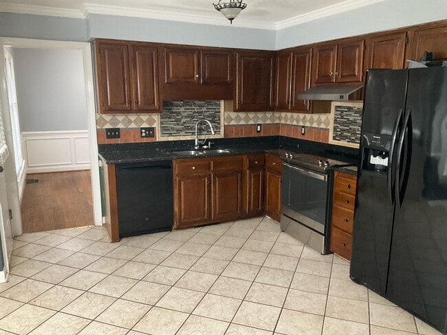 Building Photo - 300 Brook Hollow Dr
