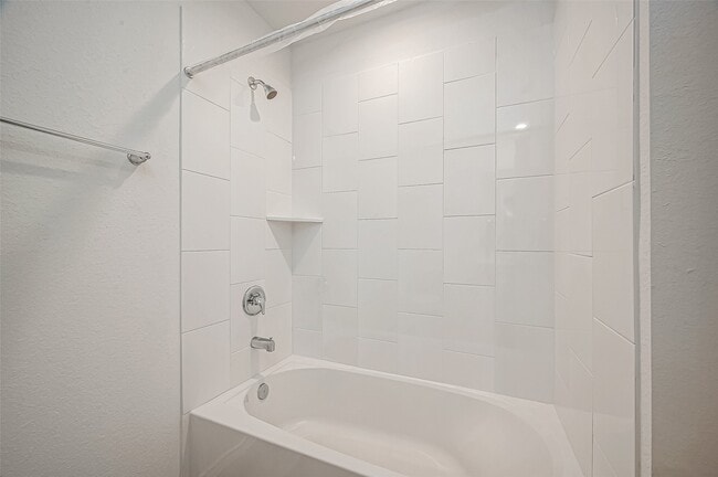 Building Photo - 5034 Balcolm Dr