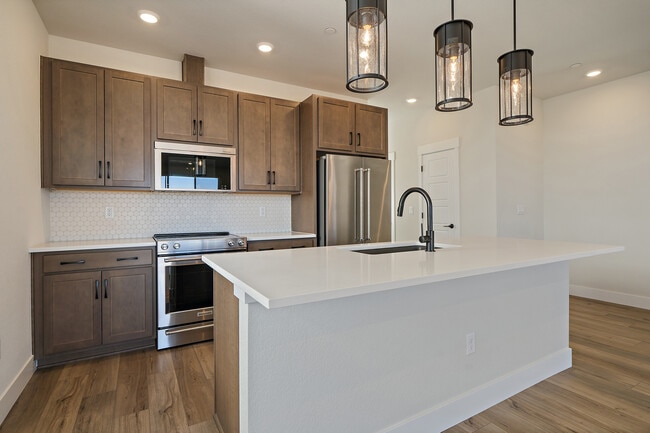 Building Photo - 10882 Lyric St