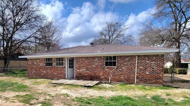 Building Photo - 218 Dodson St