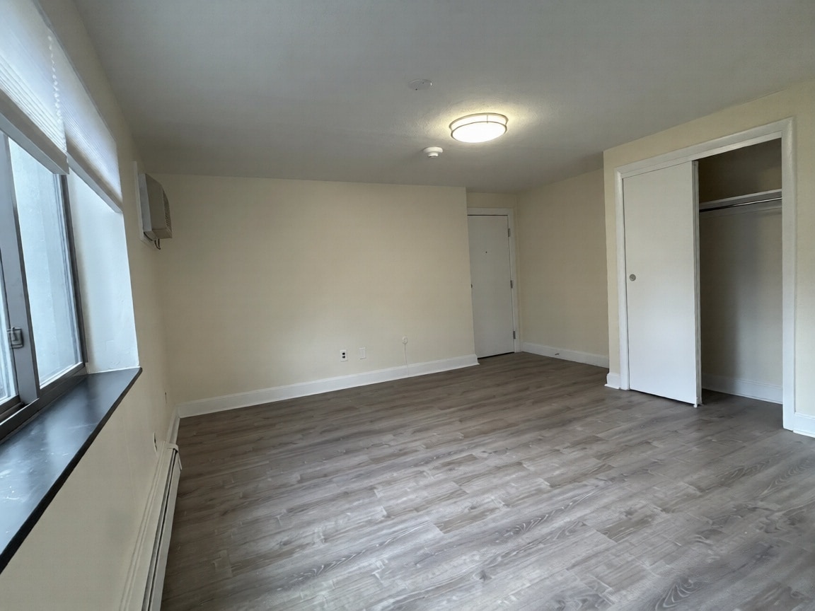 Building Photo - 20 Chester St