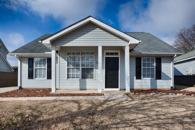 Building Photo - 103 N W Sugar Bluff Ln