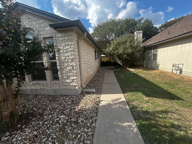Building Photo - 3BR w/ Fenced Backyard + Garage in Round Rock