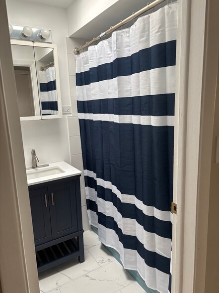 Bathroom view1 - 3049 N Harlem Ave